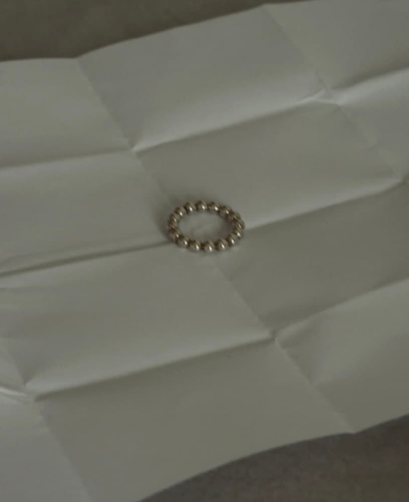 05  ·  Pearl. Silver.